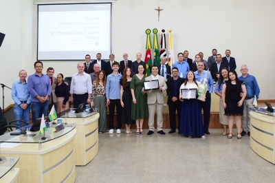 Vereadores e homenageados (2).JPG