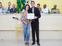 Vereador Victor Palhares e Adriana Miagui representando a homenageada Vivalda Malatesta de Souza (APAE)