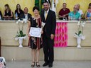 Homenageada Helena Marangoni Hengli e o vereador Rodrigo Parra