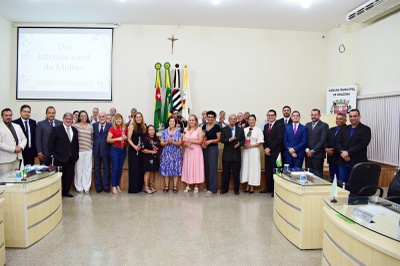 Vereadores e funcionárias da Câmara (2).JPG