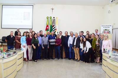 Dr. Talel Salle e equipe da saúde.JPG