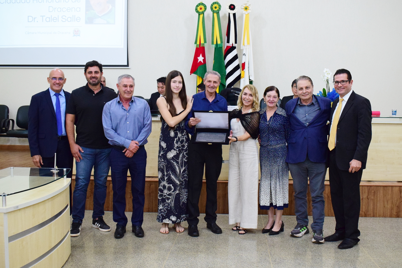 Dr. Talel Salle e família.JPG