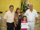 Dr. Marco Antonio Colman, Coordenador de Saúde Bucal, Dra. Rosana Toniolo Moura, Vereador Francisco Rossi e Isabela Brandão Rodrigues de Souza Nascimento, aluna do 2º Ano da EMEFI Ottilia Braz Nogueirol