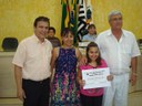 Dr. Marco Antonio Colman, Coordenador de Saúde Bucal, Dra. Márcia de Almeida Sales Cantadori, Vereador Francisco Rossi e Isabele Caroline Nunes Bernardini, aluna do 5º Ano da EMEFI Luiza Rossa Ribeiro