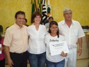 Dr. Marco Antonio Colman, Coordenador de Saúde Bucal, Dra. Isabel Cristina Dancieri da Silveira, Vereador Francisco Rossi e Joice Celestino de Freitas, aluna da 8ª Série da E.E. Profa. Julieta Guedes de Mendonça