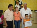 Dr. Marco Antonio Colman, Coordenador de Saúde Bucal, Dra. Josiane F. Salvador Vidoti, Vereador Francisco Rossi e Mauricio Gratão de Farias Lopes, aluno do 2º Ano da EMEFI Prof. Sérgio Liberati