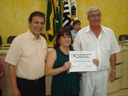 Dr. Marco Antonio Colman, Coordenador de Saúde Bucal, Vereador Francisco Rossi e Natiely Tayuani dos Santos Xavier, aluna do 3º Ano B da EMEFI Guilherme Tamerick