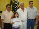 Dr. Marco Antonio Colman, Coordenador de Saúde Bucal, Vereador Francisco Rossi, Dr. Renato Alexandre Zanoli e Tayná Poliana da Silva Rodrigues, aluna do 3º Ano da EMEFI João Millan Barbosa