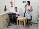 A musicista Karina Souza e o violonista Jocimar Montanha entoaram músicas populares brasileiras