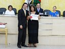 Vereador-presidente Rodrigo Parra e homenageada Maria de Lourdes Saturnino Pereira (Pousada Bom Samaritano)