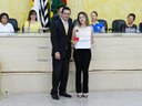 Vereador-presidente Rodrigo Parra e homenageada Kauisa Stefane de Freitas Mattos (Instituição Novo Amanhecer)