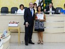 Vereador Cláudio J. Pasqualeto e homenageada Regina Evaristo Rodrigues (Ass. de Proteção à Criança de Dracena)