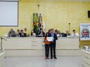 Vitória Carolina da Silva Rocha (Emefi Prof. Guilherme Tammerik) e vereador Victor Palhares