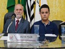 O presidente da Câmara Milton Polon e o presidente do Parlamento Jovem Fernando Fuzinatto de Carvalho Silva