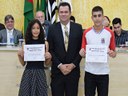 Vereador Higor Tossato entrega Diploma aos vereadores-estudantes do Parlamento Jovem 2019