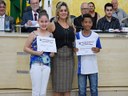 Vereadora Sara Scarabelli entrega Diploma aos vereadores-estudantes do Parlamento Jovem 2019