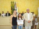 Vereador Francisco Eduardo Aniceto Rossi, Dra. Renata Ocon Braga Polo, a Giovana Luzia Barbosa - aluna da 6º Série da EMEFI Amador Franco da Silveira,