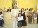 Vereador Francisco Eduardo Aniceto Rossi, Dra. Silvia Cristina Tavares Vaz, a Maria Eduarda Silva - aluna do 1º Ano, da EMEFI Ottília Braz Nogueirol