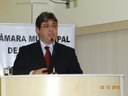 Vereador Juliano Brito Bertolini, discursando sobre a data