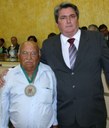 Vereador José Antonio Pedretti e o homenageado Geraldo Alves Vieira - Foto Cláudio José
