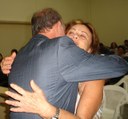 Vereador Milton Polon recebendo a Sra. Darilene Monteiro Vialle filha do ex-Vereador Feliciano Monteiro da Silva - atuou na 2ª Legislatura e irmã do ex-Vereador Olindo Monteiro - atuou na 3ª Legislatura