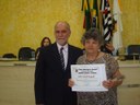 Vereador Milton Polon e a homenageada Sra. Isabel Coronado Brugnolli - Casa dos Velhos