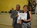 Vereador Pedro Gonçalves Vieira e a homenageada Sra. Luzilena Carvalho Bottazzo - Loja Maçônica 2 de Julho