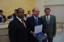 Entrega de Placa pelos Srs. Hélio Pesce Guastaldi e Paulo Silva - Homenagem dos rotarianos de Dracena ao Sr. José Fernando Pinto da Costa