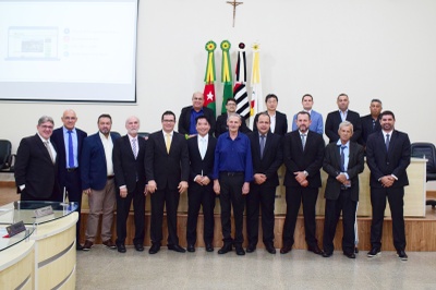 Vereadores, ex-vereadores e homenageados.JPG