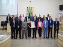 Homenageado, vereadores e autoridades presentes na homenagem