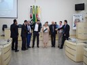 Vereadores autores do projeto durante a entrega do Título