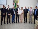 Vereadores autores da homenagem e o Sr. Fernando Marangoni