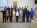 Vereadores, autoridades presentes e o homenageado da noite