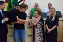 Belkiss Beretta recebendo Título de Cidadão Honorário de Dracena.