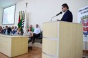 Vereador Rodrigo Castilho discursando sobre a homenageada Belkiss Beretta