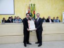 Presidente Rodrigo Parra e homenageado Márcio Elias Rosa