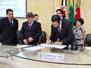 O presidente da Câmara Rodrigo Parra também participou da assinatura do convênio de quase R$ 430 mil