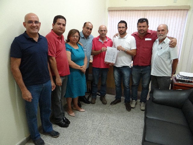 Abaixo-assinado solicitando redutor de velocidade na Av. José Bonifácio é entregue na Câmara de Dracena