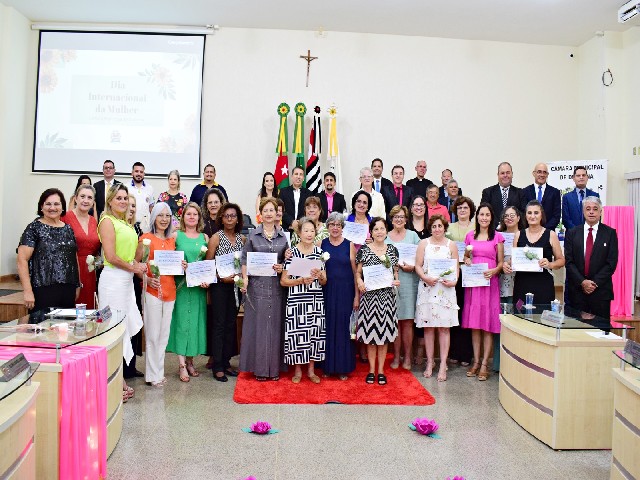 Câmara de Dracena homenageia voluntárias pelo Dia Internacional da Mulher