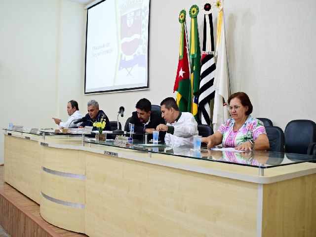 Câmara Municipal de Dracena apresenta requerimentos em sessão ordinária