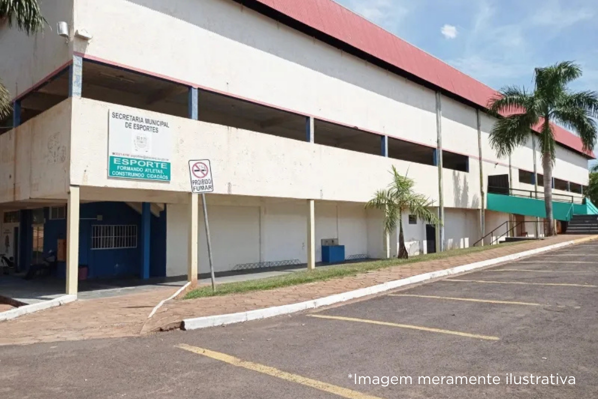 Câmara Municipal de Dracena solicita troca do carpete da quadra de futebol society ao lado do Ginásio Dovilho Moura