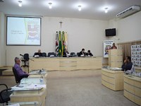 Câmara realiza sessão com discussão de projeto e homenagens
