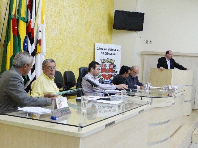 Dois projetos de lei passam por primeira votação em sessão da Câmara Municipal de Dracena