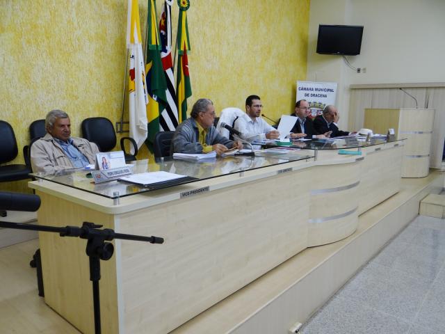 Dois projetos de lei são aprovados em sessão ordinária na Câmara