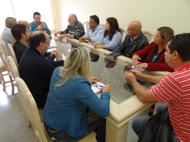 Legislativo de Dracena se reúne com diretores da Emdaep