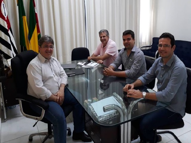 Legislativo propõe ao Executivo compra de ônibus para pacientes e adiantamento de cartão alimentação