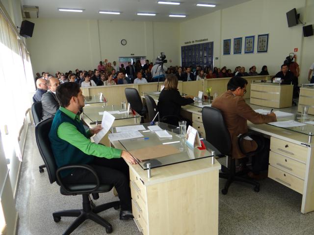 Projeto que reestrutura secretarias da prefeitura passa por primeira votação