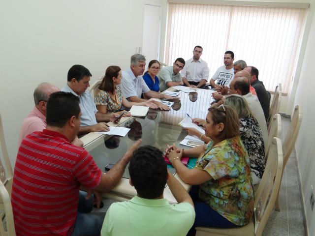 Projeto que trata de refis dos tributos municipais é discutido em reunião na Câmara