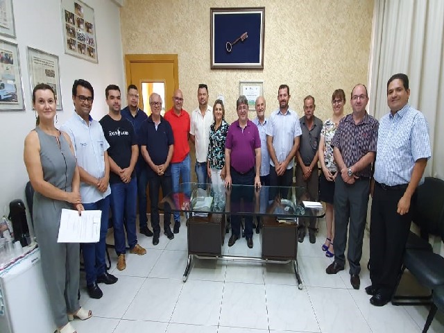 Projetos de concessão de abono para servidores públicos municipais são discutidos na Câmara