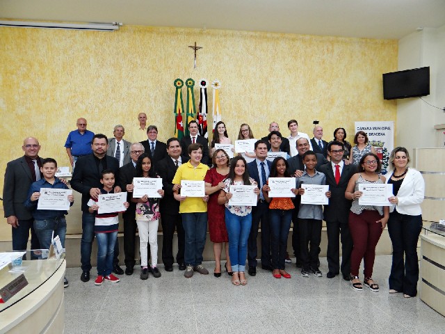 Sessão do Parlamento Jovem é realizada na Câmara Municipal de Dracena